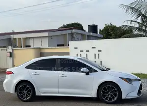 Toyota Corolla LE 2020 White