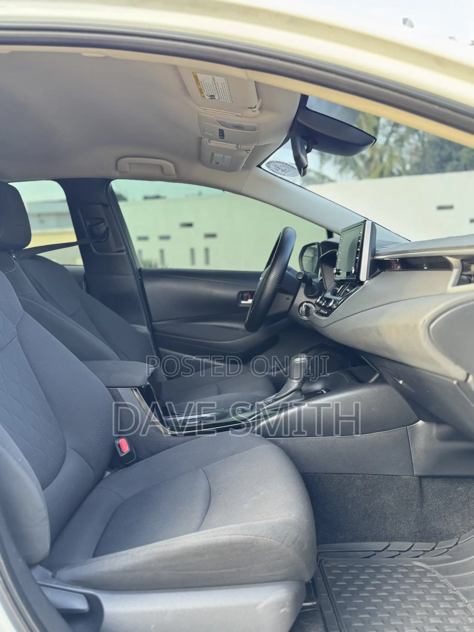 Toyota Corolla LE 2020 White