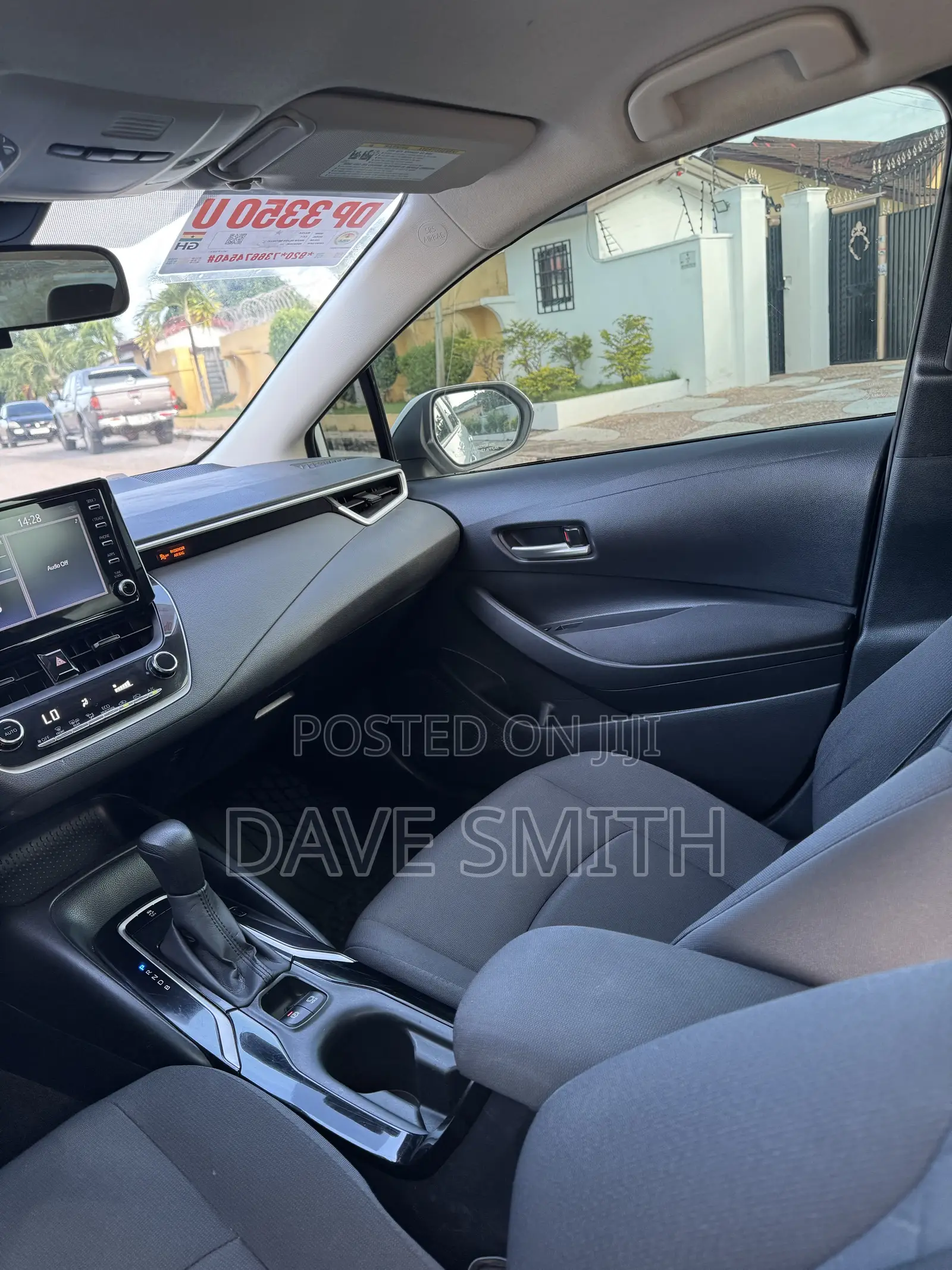 Toyota Corolla LE 2020 White