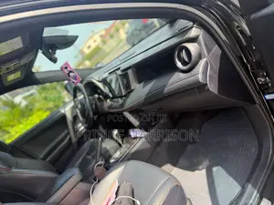Toyota RAV4 XLE 4dr SUV (2.5L 4cyl 6A) 2018 Black