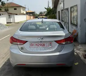 Hyundai Elantra SE 4dr Sedan (1.8L 4cyl 6A) 2014 Silver