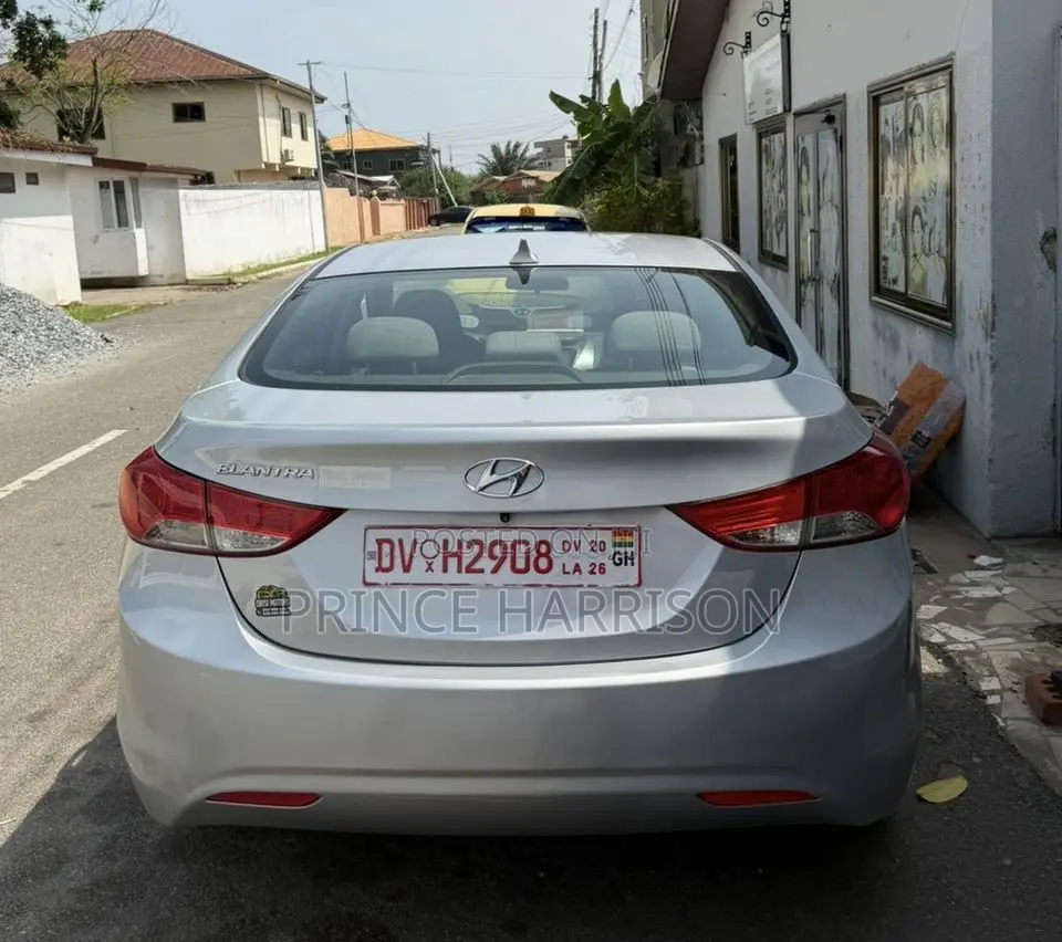 Hyundai Elantra SE 4dr Sedan (1.8L 4cyl 6A) 2014 Silver