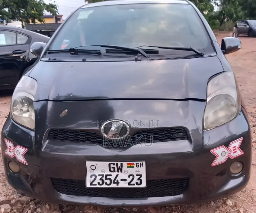 Toyota Vitz 2010 Gray