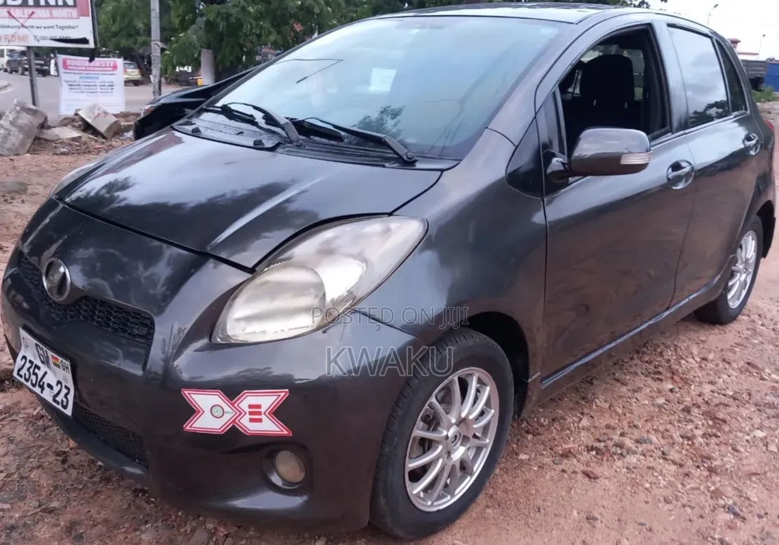 Toyota Vitz 2010 Gray