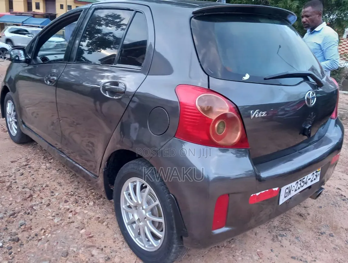 Toyota Vitz 2010 Gray
