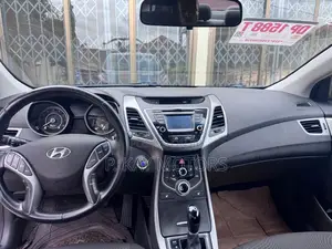 Hyundai Elantra SE Sedan FWD (1.8L 4cyl 6A) 2016 Gray
