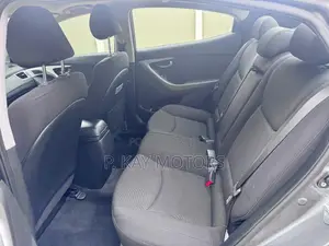 Hyundai Elantra SE Sedan FWD (1.8L 4cyl 6A) 2016 Gray