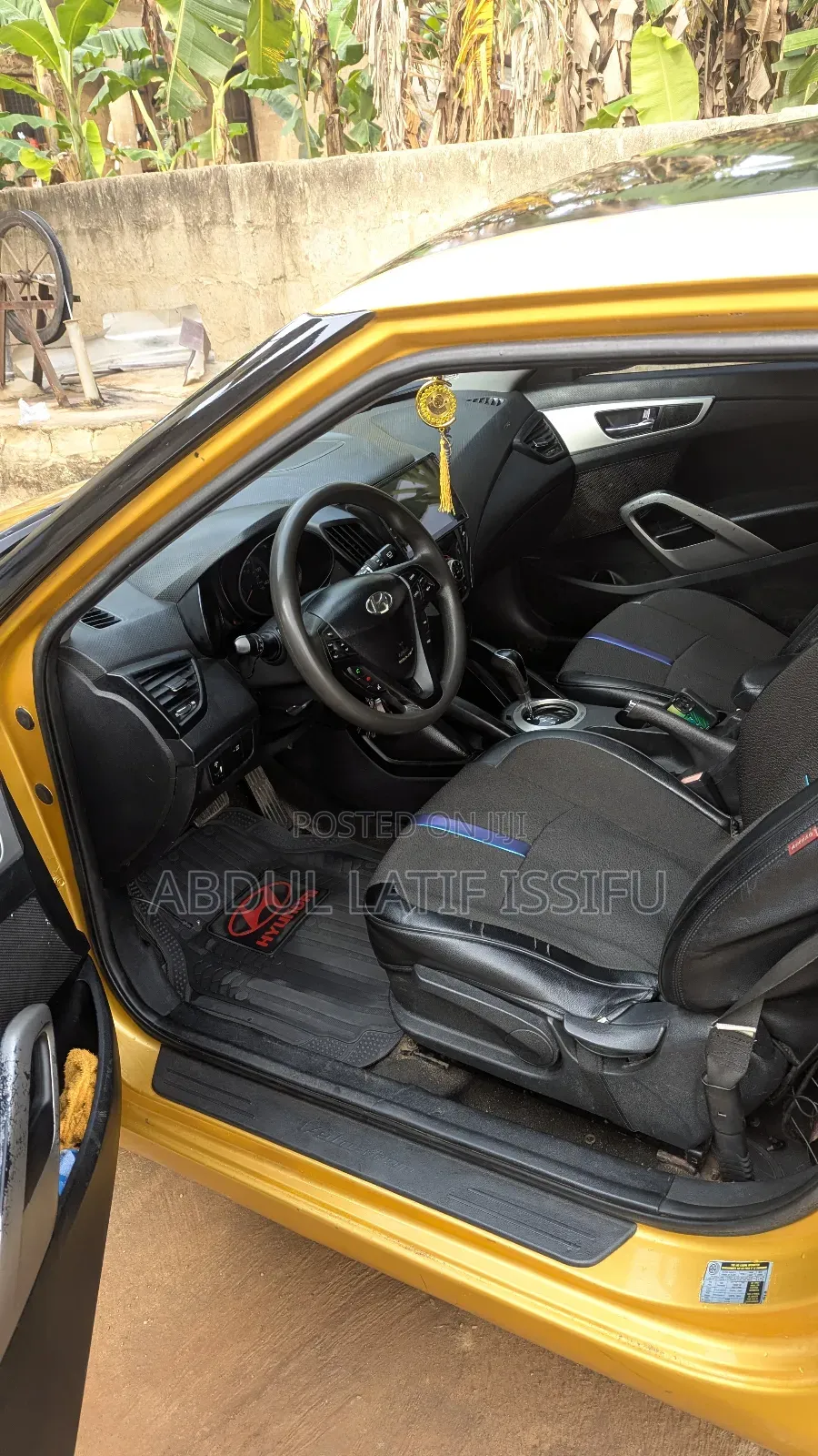 Hyundai Veloster Veloster (Standard) 2013 Gold