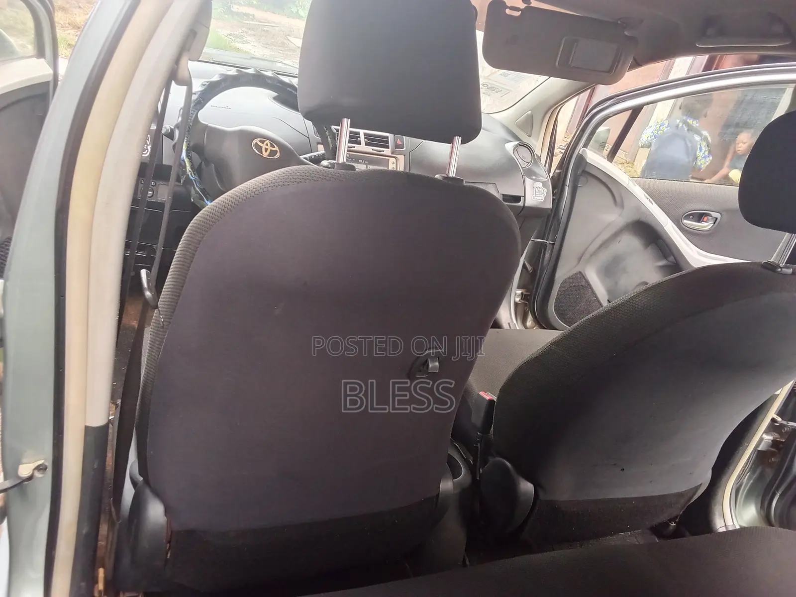 Toyota Vitz 1.3 FWD 3dr 2010 Gray
