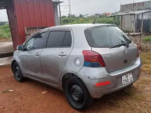 Toyota Vitz 1.3 FWD 3dr 2010 Gray