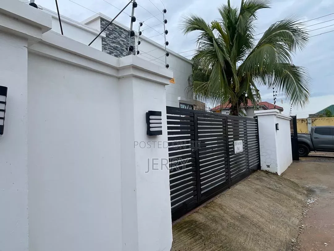 2bdrm House in Lashibi for sale