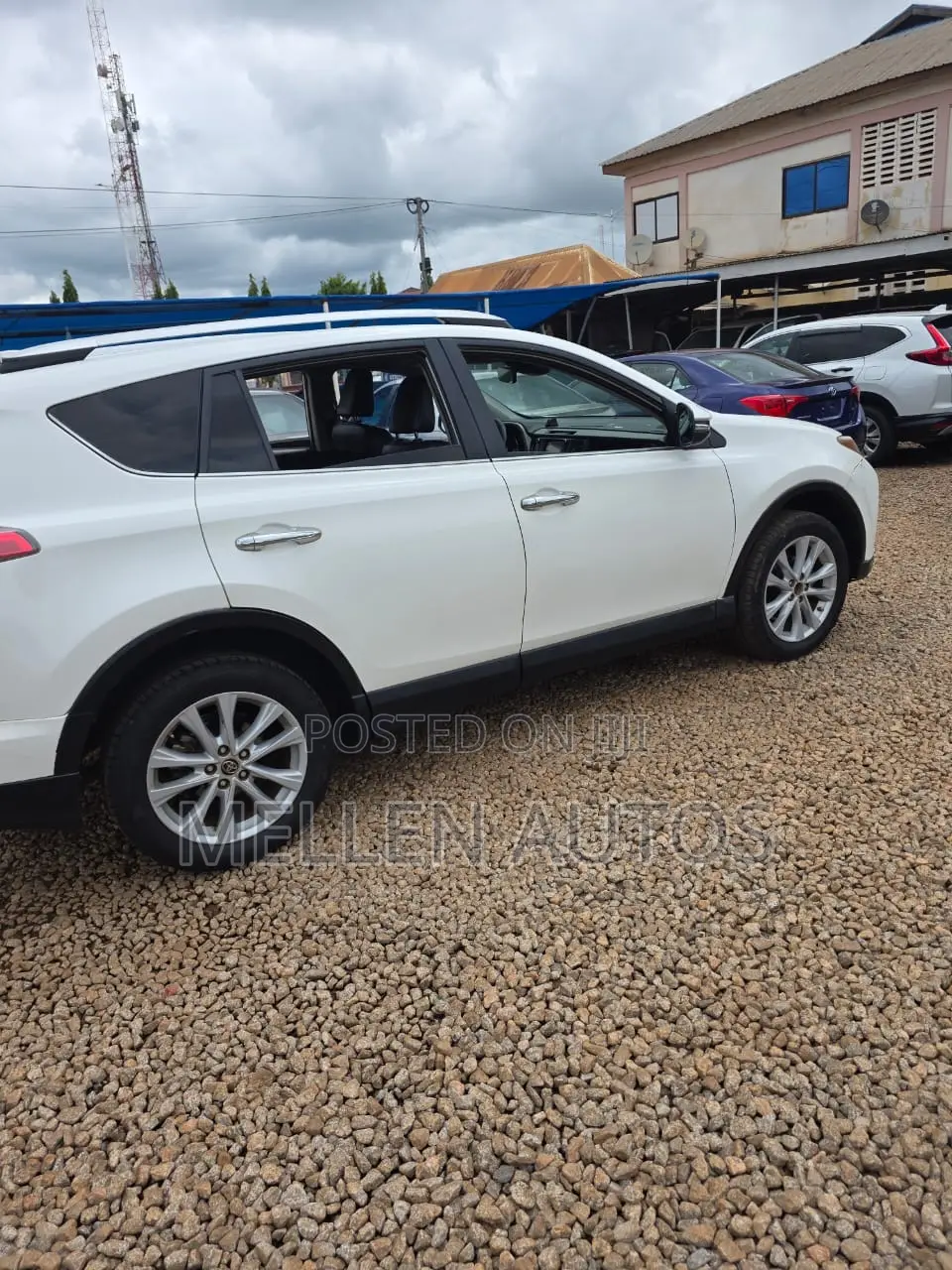 Toyota RAV4 LE AWD (2.5L 4cyl 6A) 2017 White