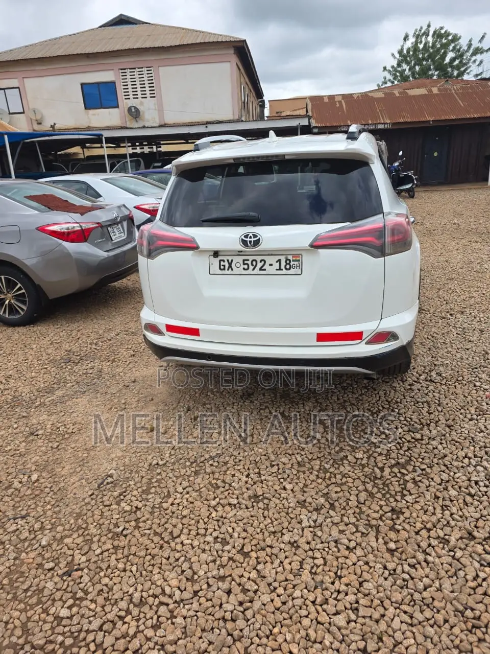 Toyota RAV4 LE AWD (2.5L 4cyl 6A) 2017 White