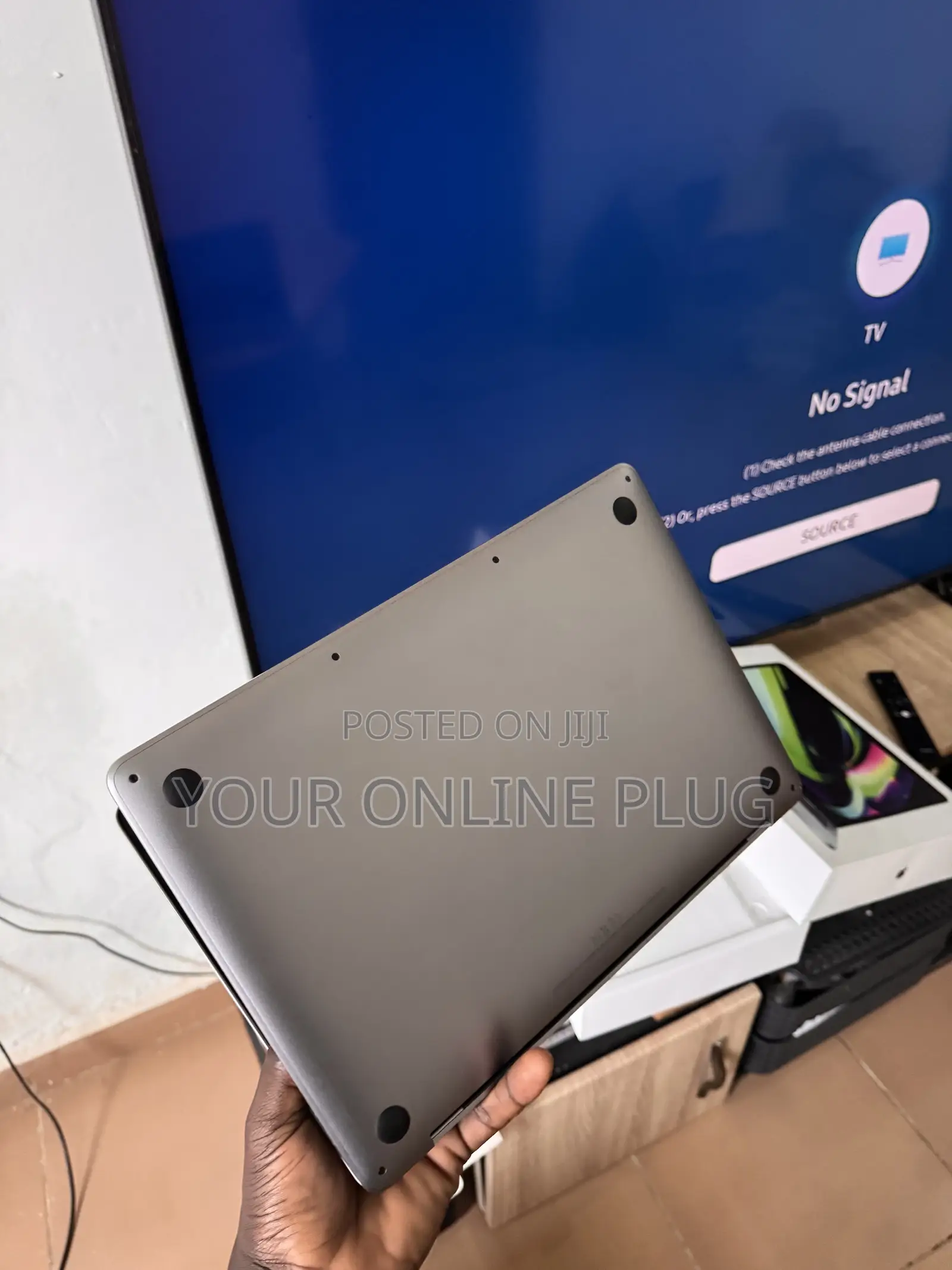 Laptop Apple MacBook Pro 2022 M2 8GB Apple M2 SSD 256GB