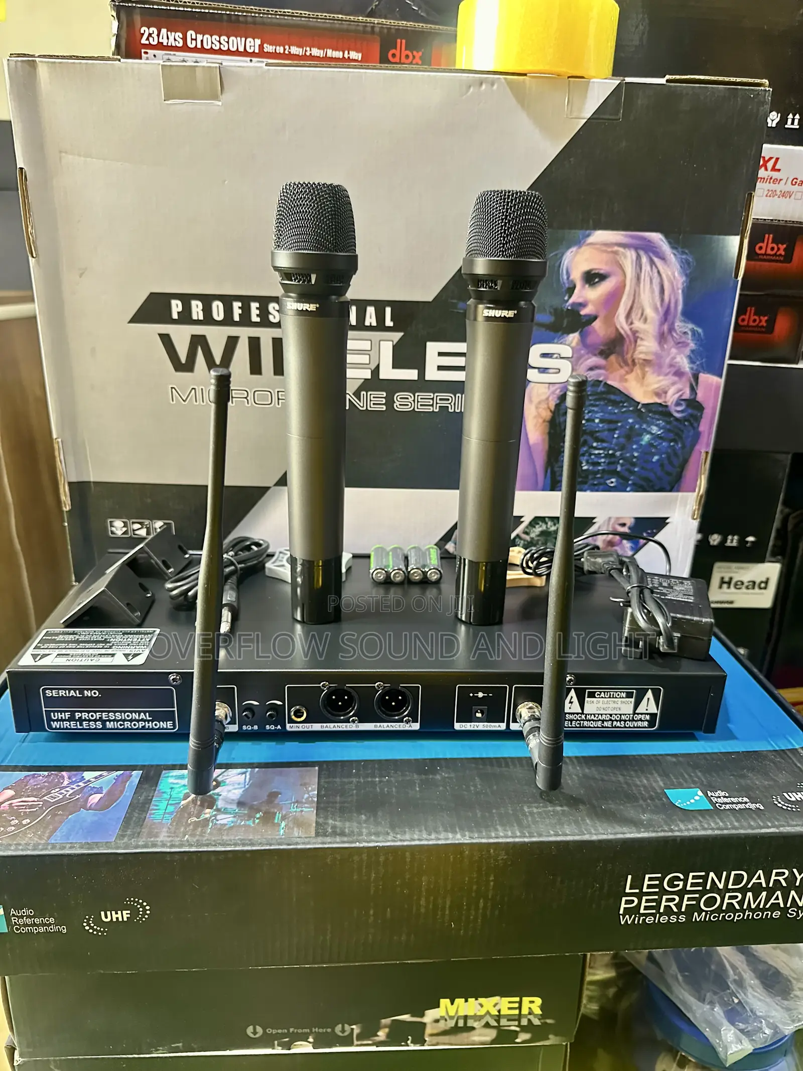 Shure Urs8 Dual Wireless Handheld Microphone Bundle