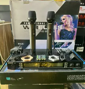 Shure Urs8 Dual Wireless Handheld Microphone Bundle