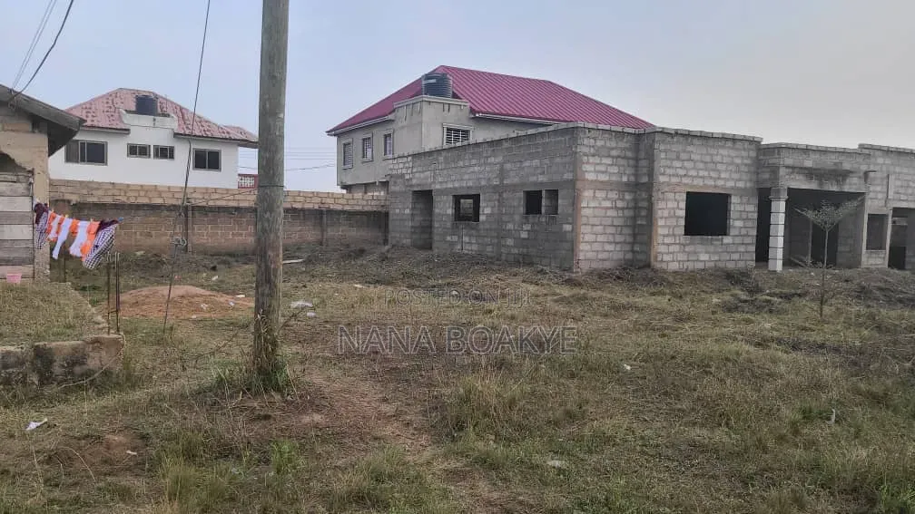 4bdrm House in Dom Sampaman, Amasaman for Sale