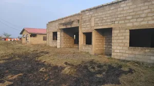 4bdrm House in Dom Sampaman, Amasaman for Sale