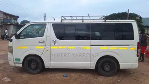 Toyota HiAce 2010 White
