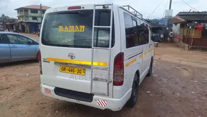 Toyota HiAce 2010 White