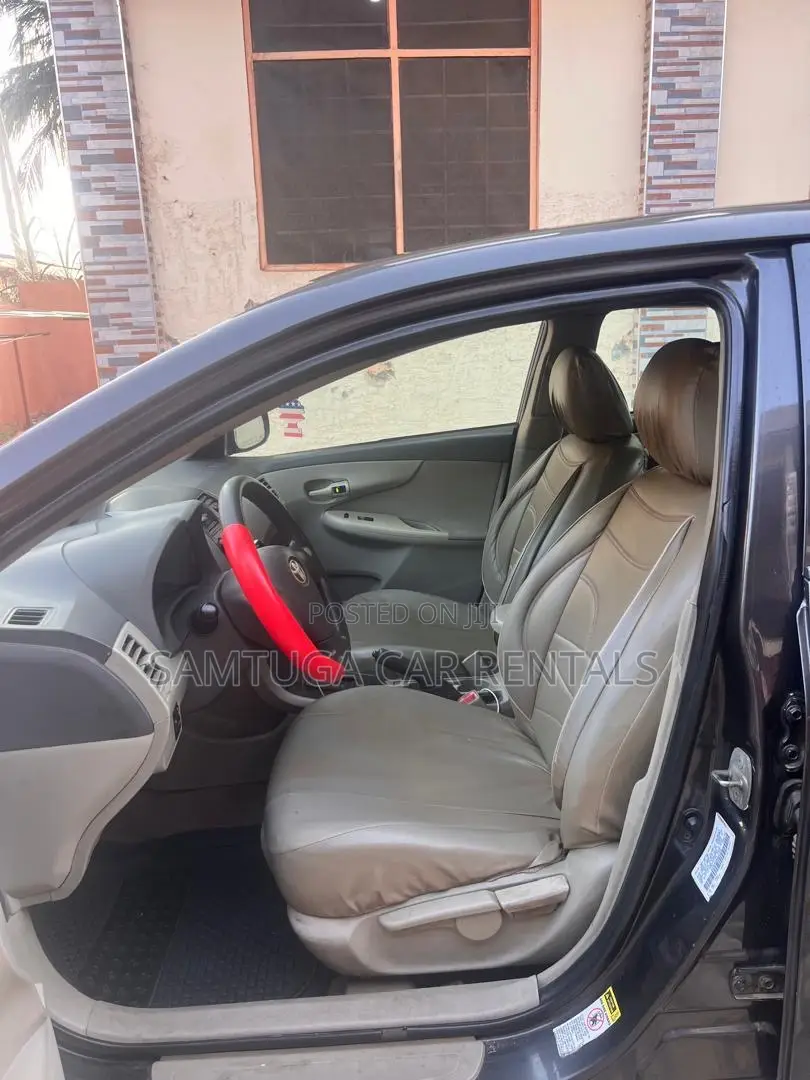 Toyota Corolla LE 4dr Sedan (1.8L 4cyl 4A) 2013 Blue