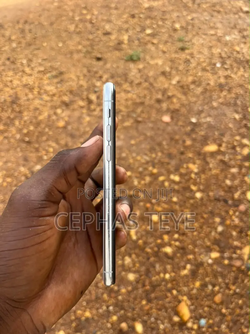 Apple iPhone X 64 GB White