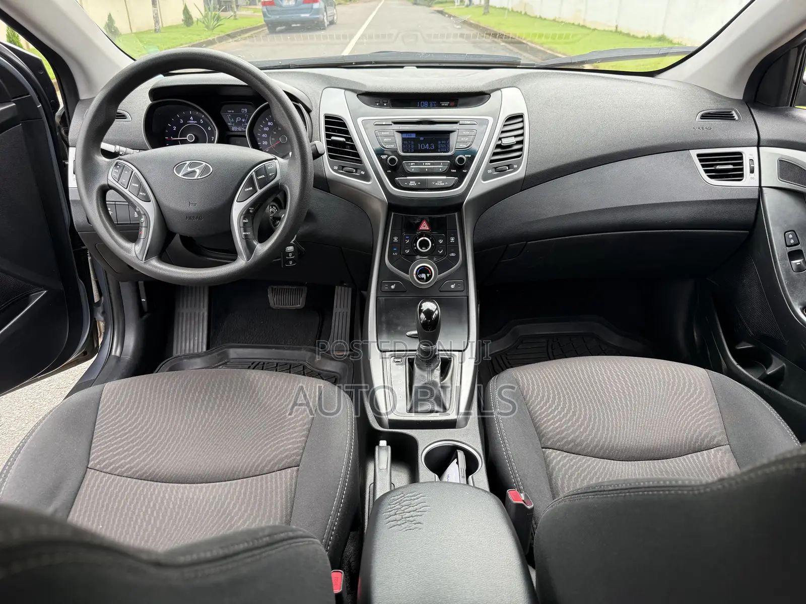 Hyundai Elantra SE Sedan FWD (1.8L 4cyl 6M) 2016