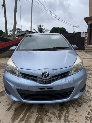 Toyota Vitz 1.3 FWD 5dr 2012 Blue