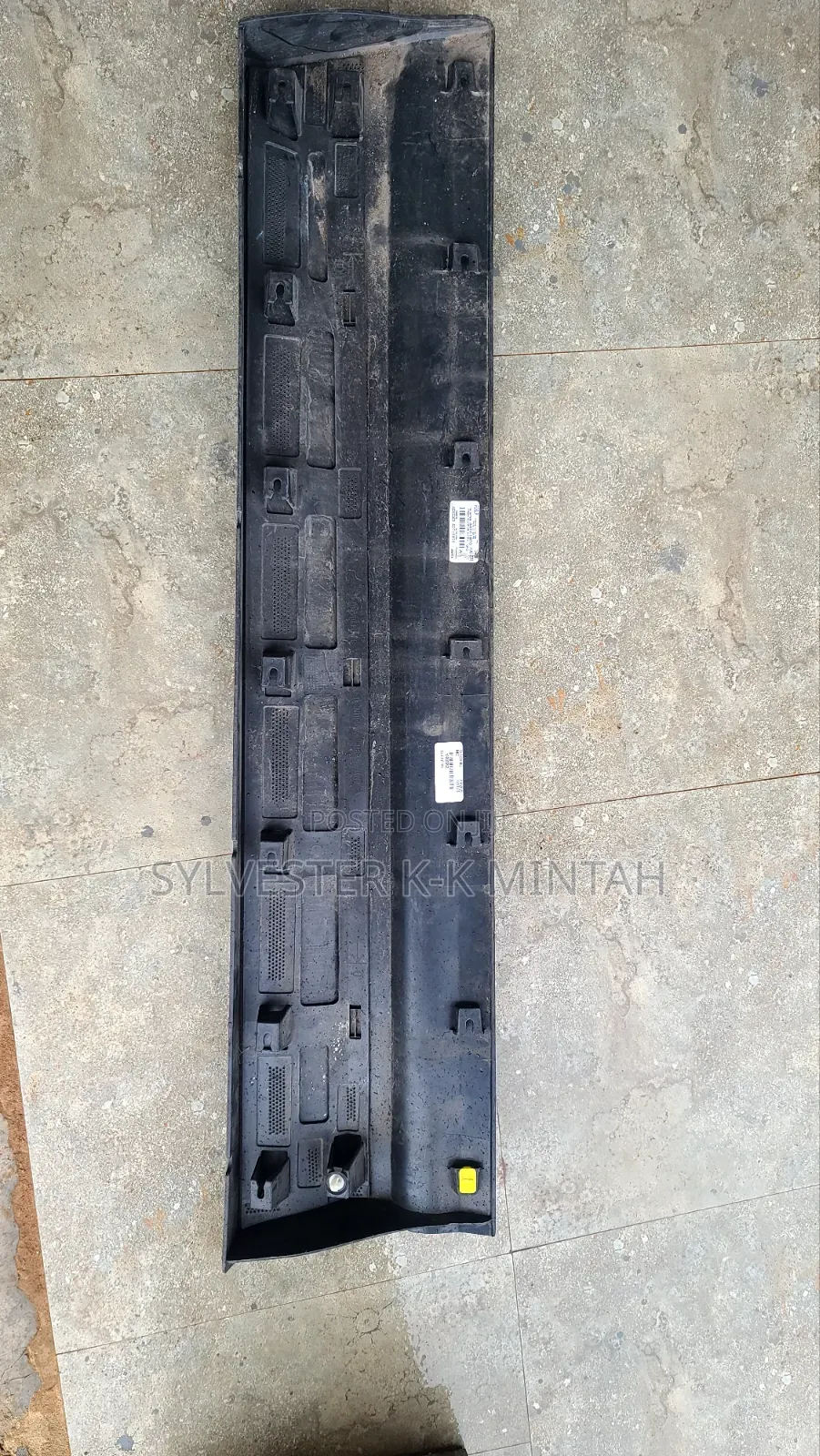 2018-23 GMC Terrain Door Molding (Front Right)