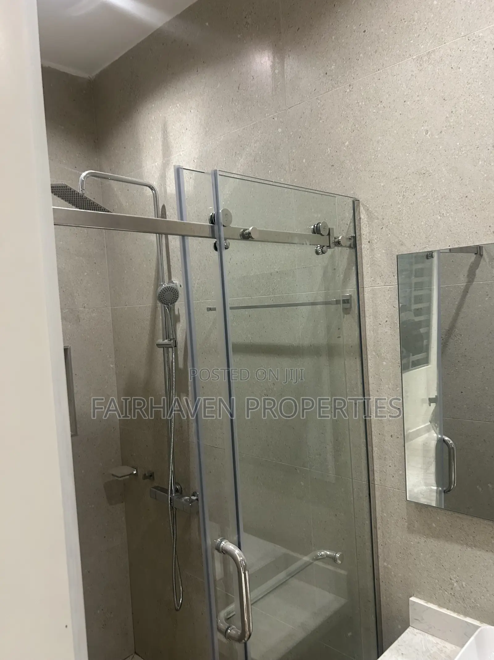 4bdrm Townhouse / Terrace in Fairhaven, Airport Residential Area