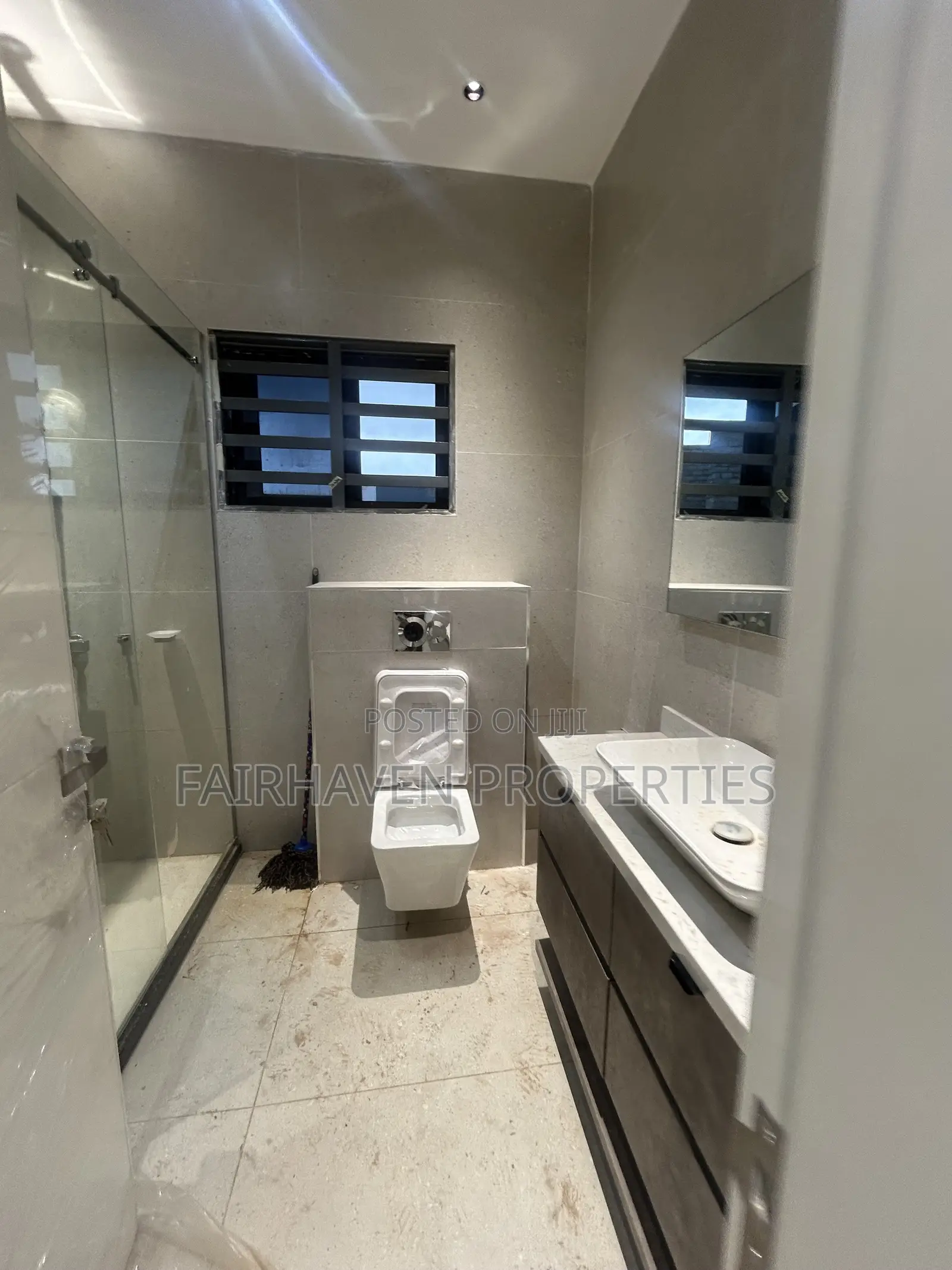 4bdrm Townhouse / Terrace in Fairhaven, Airport Residential Area