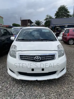 Toyota Yaris SE Hatchback 5dr 2013 White