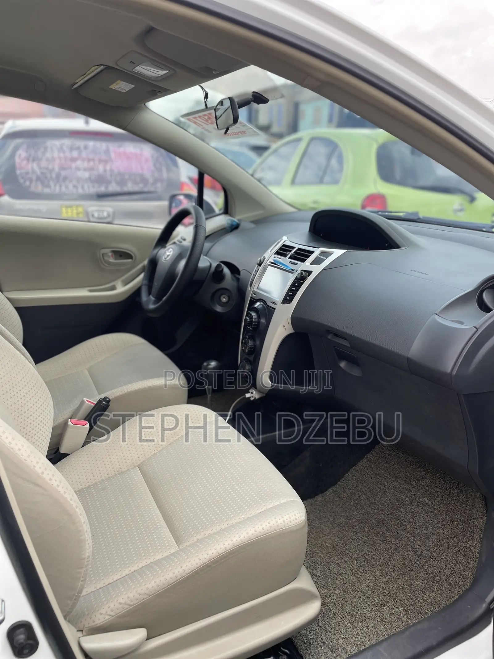 Toyota Yaris SE Hatchback 5dr 2013 White