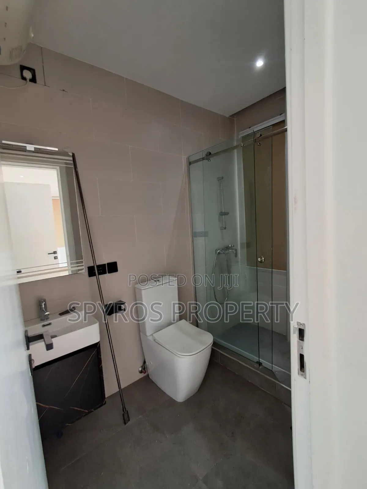 4bdrm Townhouse / Terrace in 15 Burma Enclave for rent