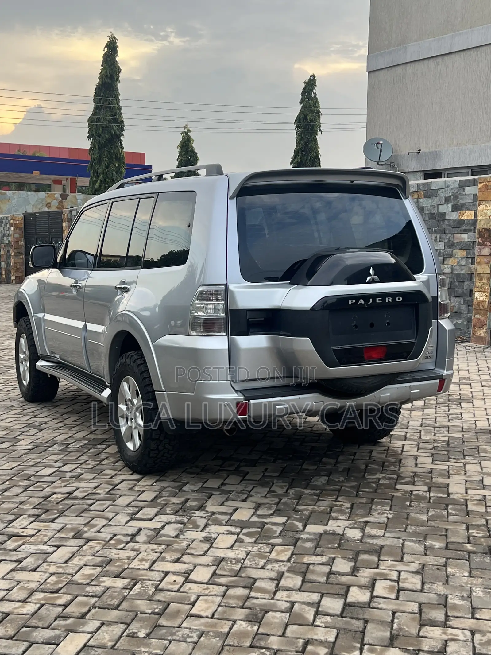 Mitsubishi Pajero 2017 Silver