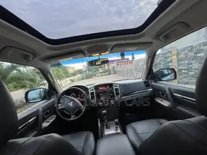 Mitsubishi Pajero 2017 Silver