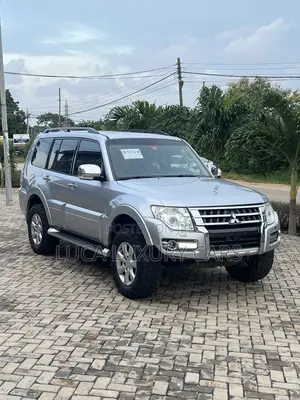 Mitsubishi Pajero 2017 Silver