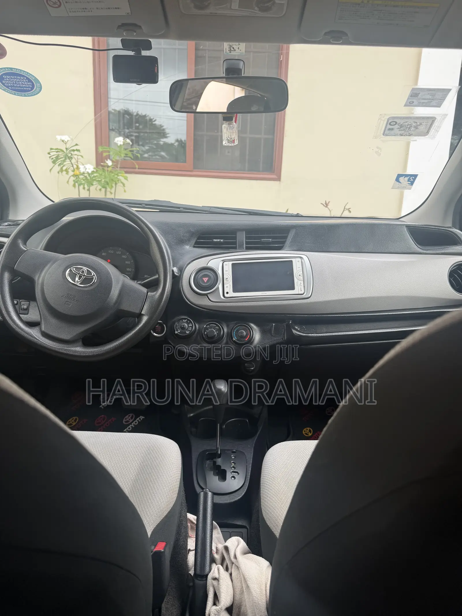 Toyota Vitz 1.3 FWD 5dr 2013 Silver