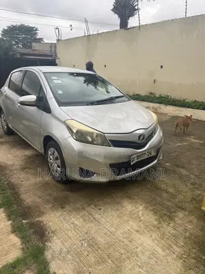 Toyota Vitz 1.3 FWD 5dr 2013 Silver