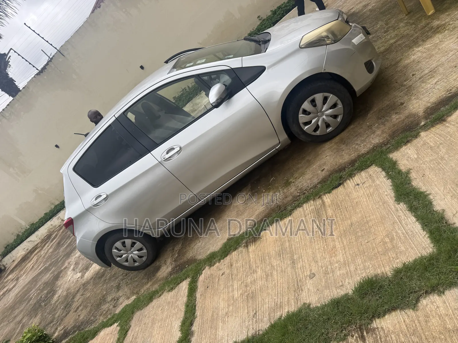 Toyota Vitz 1.3 FWD 5dr 2013 Silver