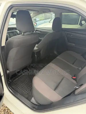 Toyota Corolla LE (1.8L 4cyl 2A) 2018 White