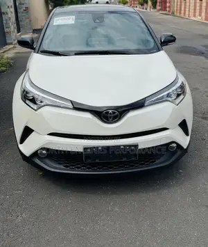 Toyota C-HR XLE 2021 White
