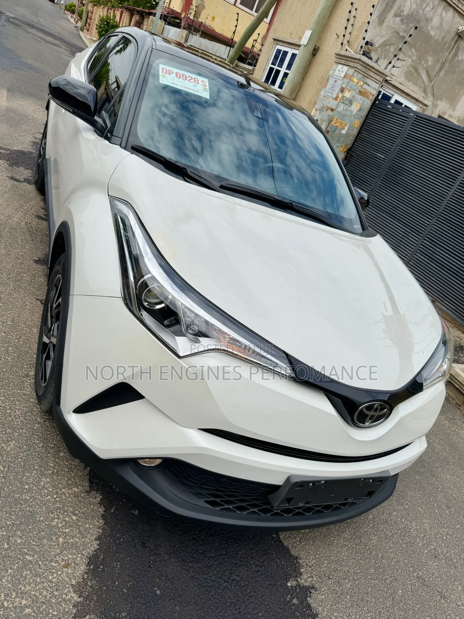 Toyota C-HR XLE 2021 White