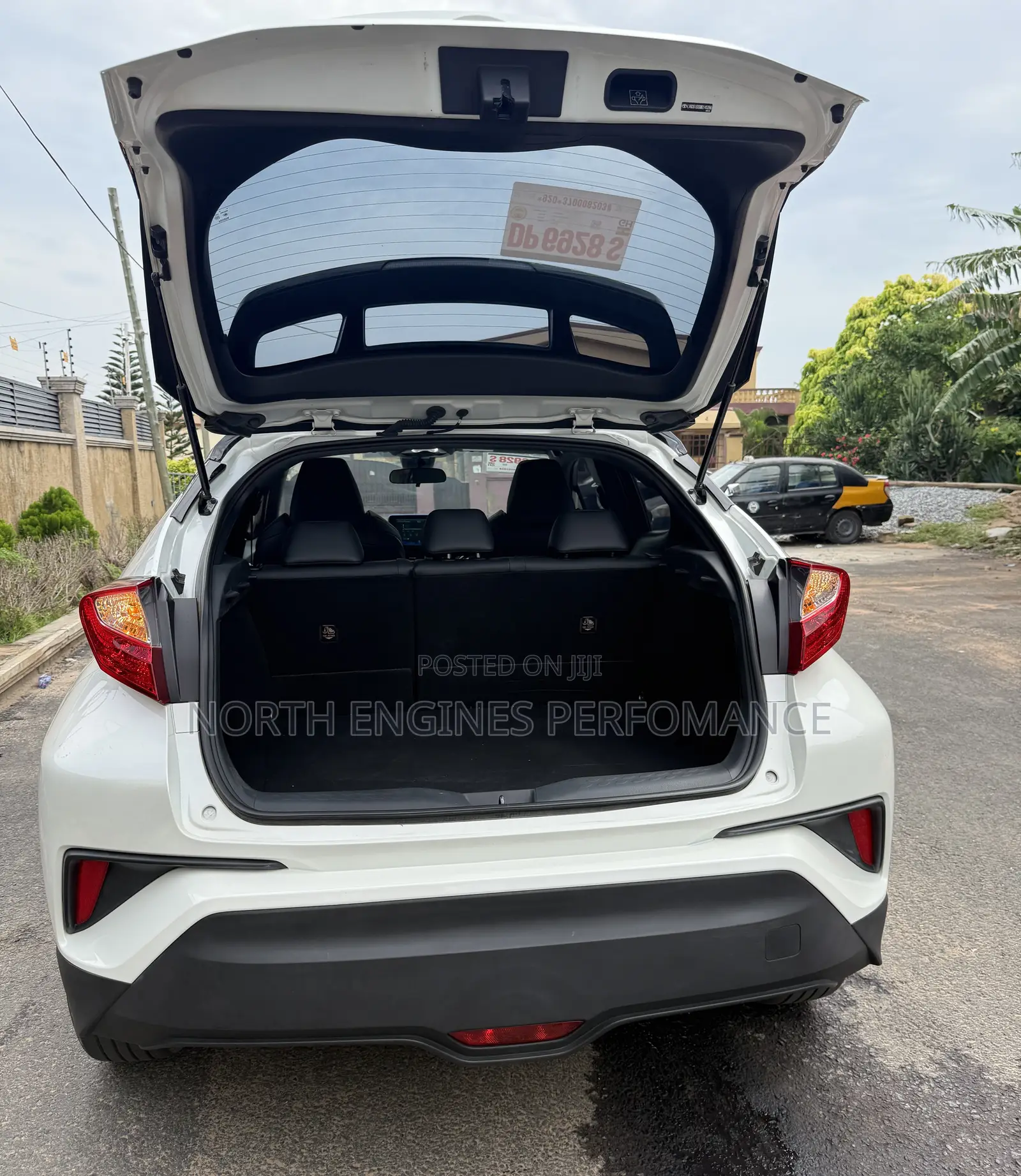 Toyota C-HR XLE 2021 White