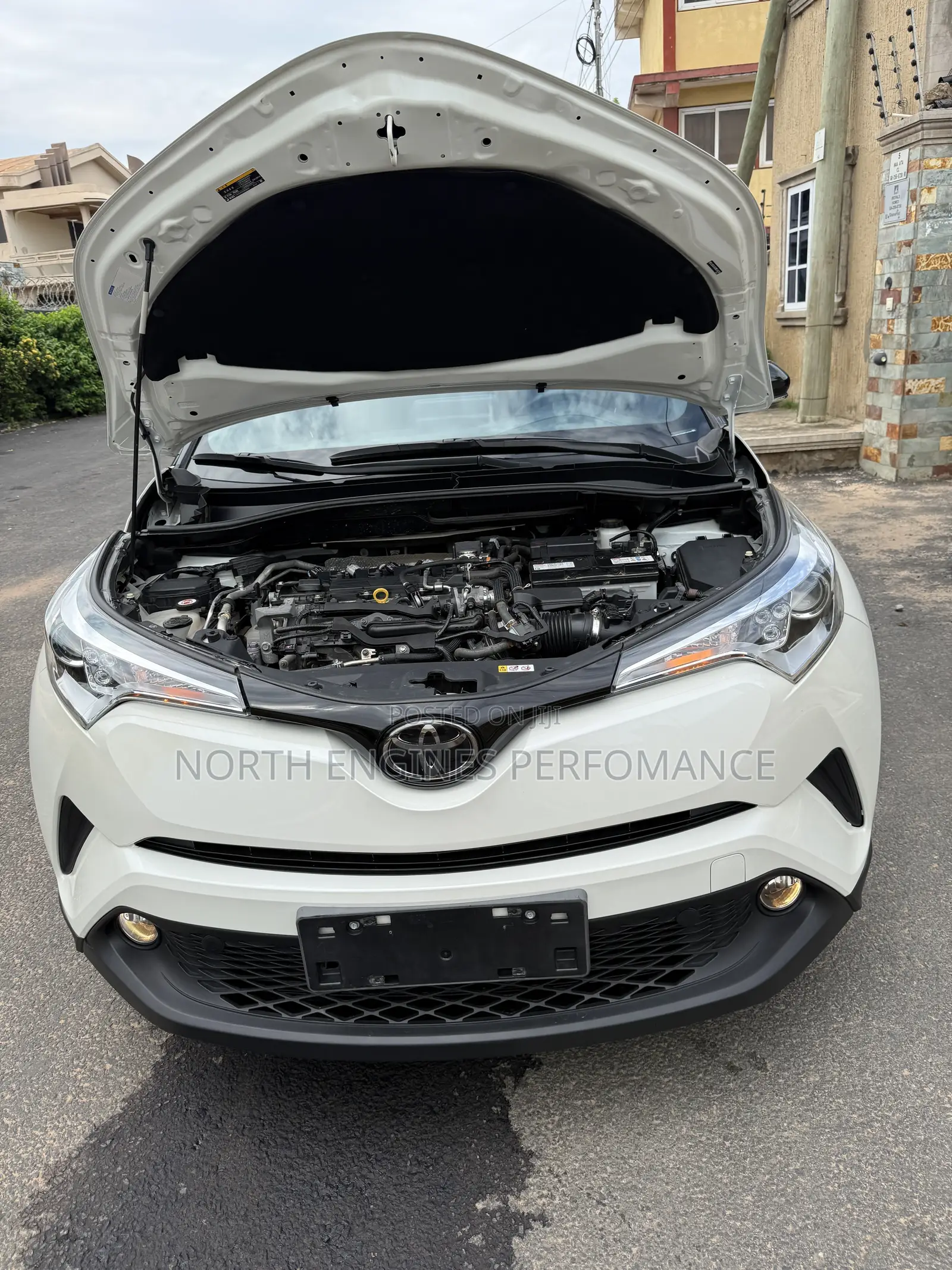 Toyota C-HR XLE 2021 White