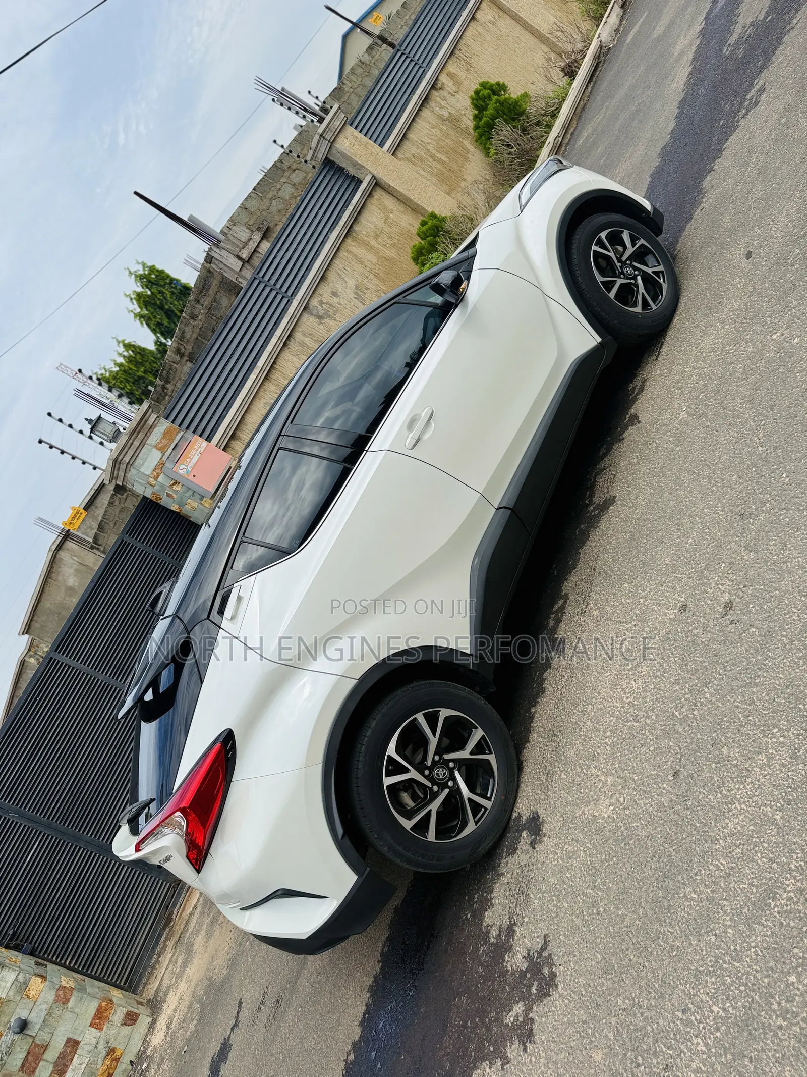 Toyota C-HR XLE 2021 White