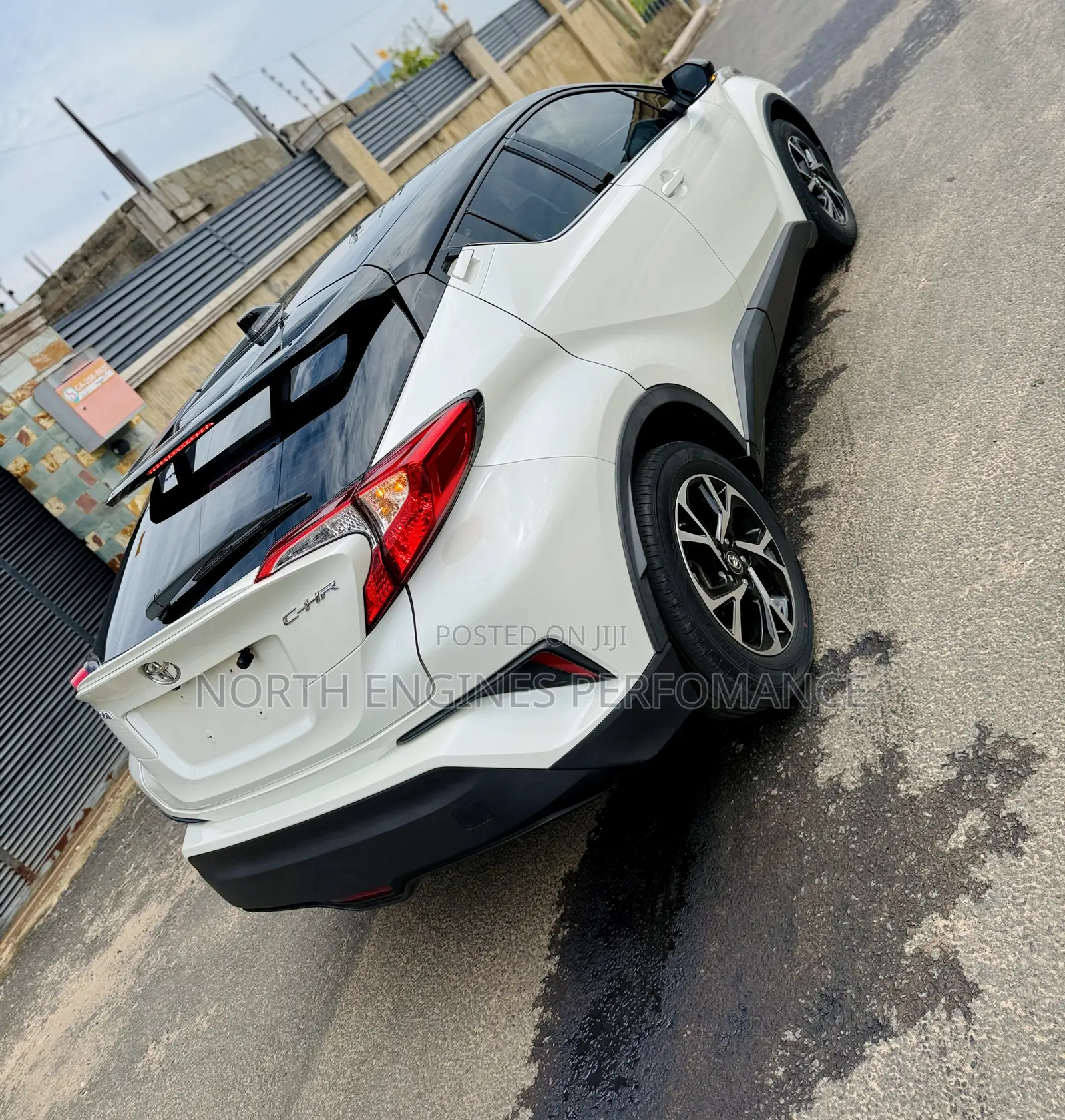 Toyota C-HR XLE 2021 White