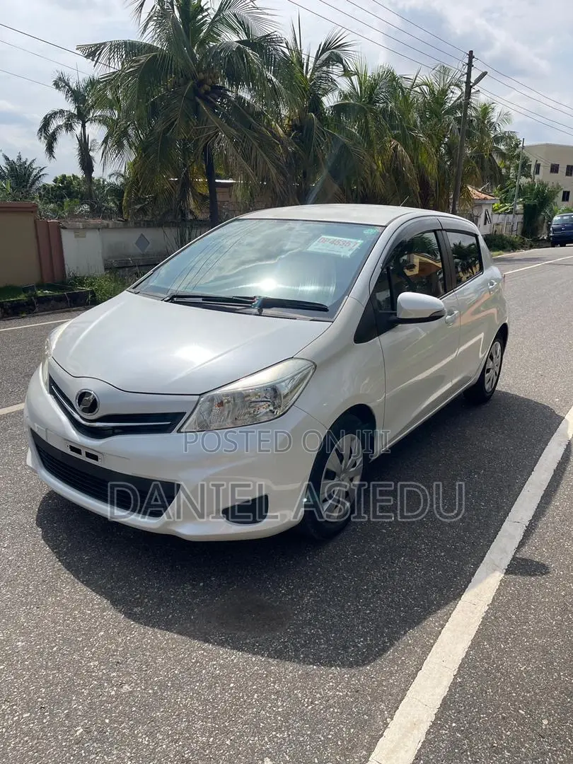 Toyota Vitz 1.3 AWD 5dr 2013 White