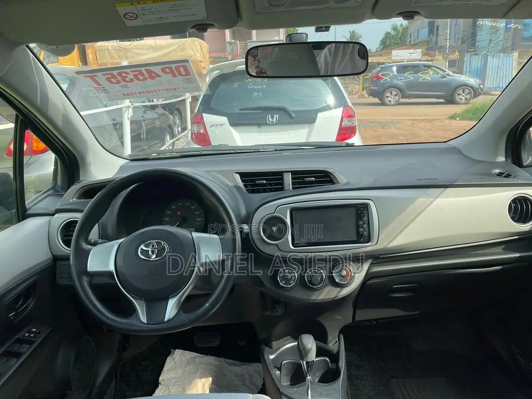Toyota Vitz 1.3 AWD 5dr 2013 White
