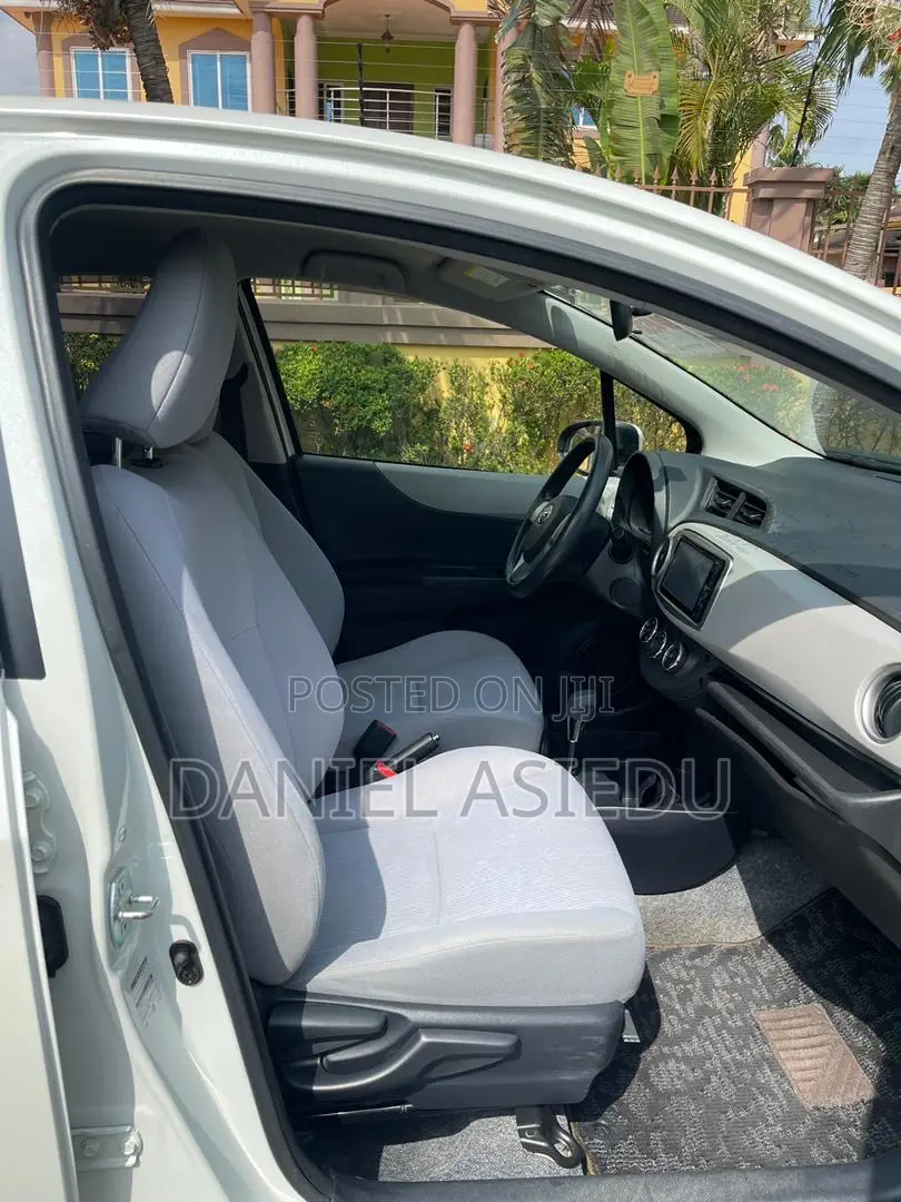 Toyota Vitz 1.3 AWD 5dr 2013 White